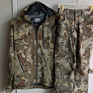 KUIU Women's Jacket And Pants ATTACK Is The Model  Size 28 S Full Set.